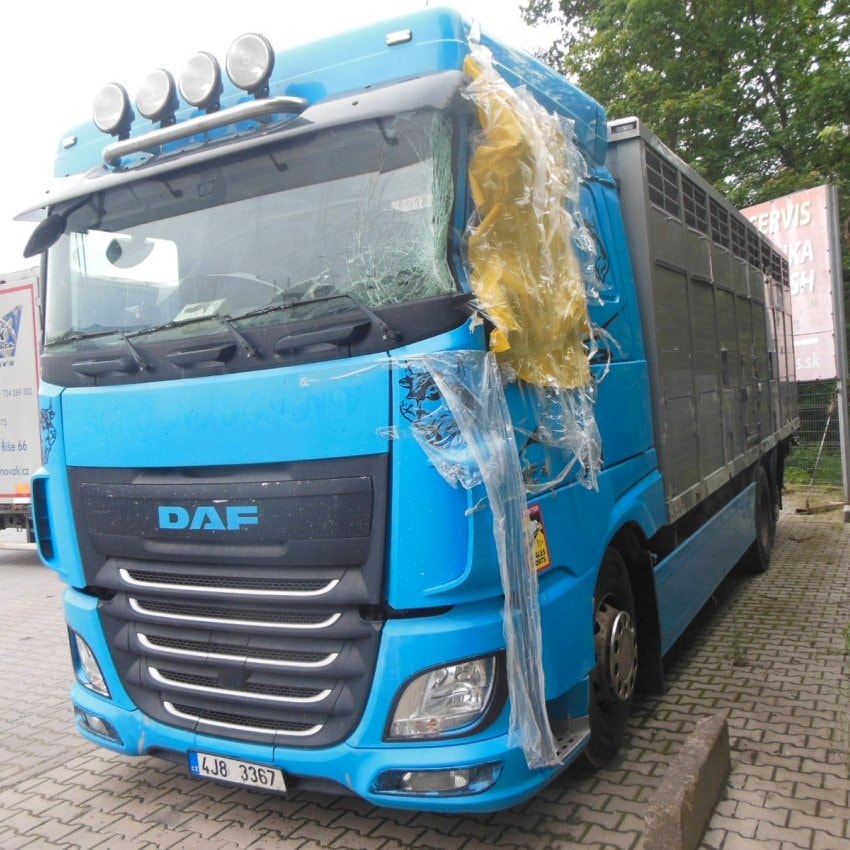 DAF XF 106.460 SC, havarovaný-pojizdný