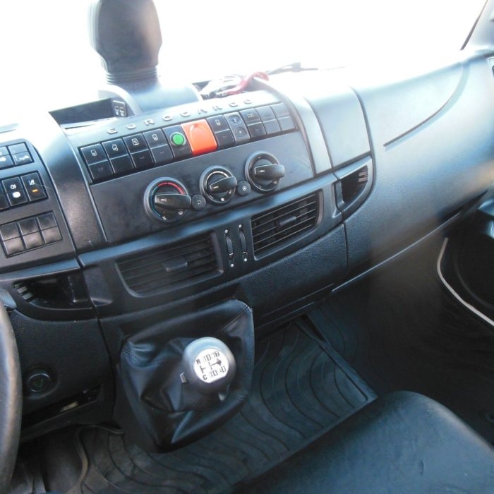 IVECO EuroCargo 120E25, valník 9,1 m